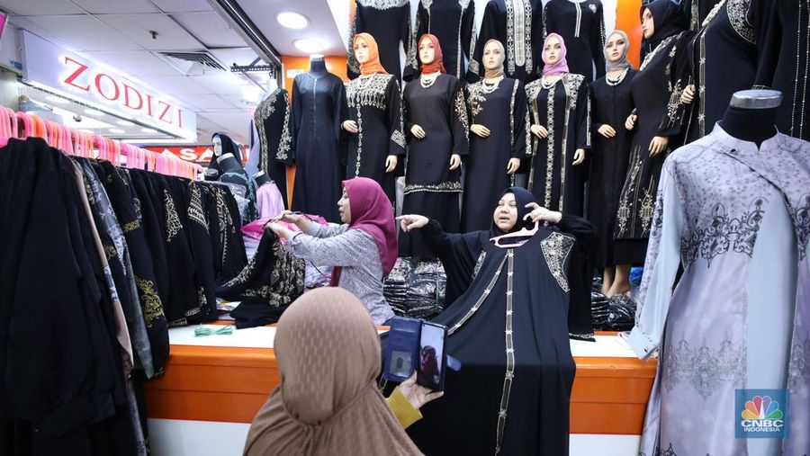 Suasana Pasar Tanah Abang di Jakarta, Kamis (20/3/2025). (CNBC Indonesia/Tri Susilo)