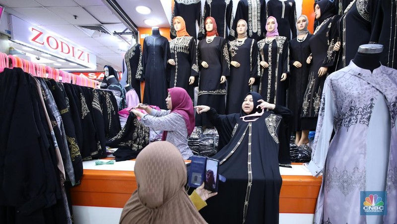Suasana Pasar Tanah Abang di Jakarta, Kamis (20/3/2025). (CNBC Indonesia/Tri Susilo)