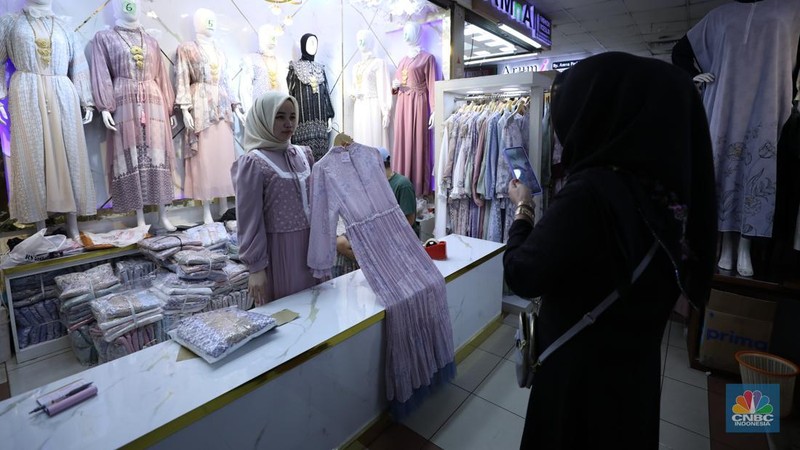 Suasana Pasar Tanah Abang di Jakarta, Kamis (20/3/2025). (CNBC Indonesia/Tri Susilo)