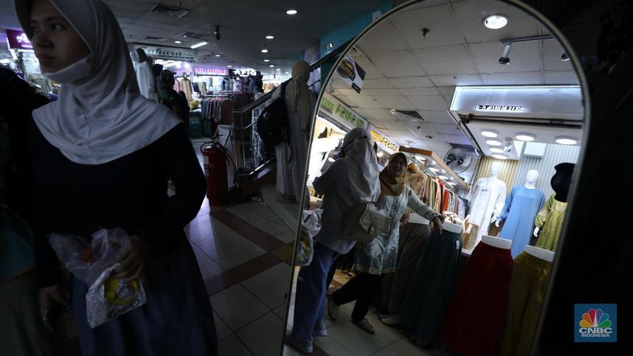Suasana Pasar Tanah Abang di Jakarta, Kamis (20/3/2025). (CNBC Indonesia/Tri Susilo)