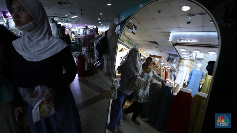 Suasana Pasar Tanah Abang di Jakarta, Kamis (20/3/2025). (CNBC Indonesia/Tri Susilo)
