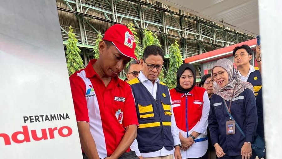 Wamen ESDM Yuliot Tanjung meninjau kesiapan energi di Pontianak. (Dok. Pertamina)