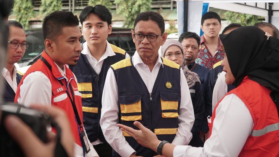 Wamen ESDM Yuliot Tanjung meninjau kesiapan energi di Pontianak. (Dok. Pertamina)