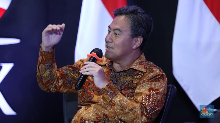 Anggota Dewan Pakar AEI, Fauzi Ichsan menyampaikan pemapraran dalam acara Capital Market Forum 2025 di Gedung Bursa Efek Indonesia (BEI), Jakarta, Jumat (21/3/2025). (վ/Tri Susilo)