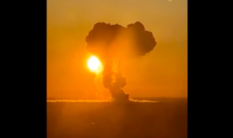 Asap mengepul dari pangkalan udara Engels, selama konflik Rusia-Ukraina, di Engels, Wilayah Saratov, Rusia, Kamis (20/3/2025). (SOCIAL MEDIA/via REUTERS) Asap mengepul dari pangkalan udara Engels, selama konflik Rusia-Ukraina, di Engels, Wilayah Saratov, Rusia, Kamis (20/3/2025). (SOCIAL MEDIA/via REUTERS)