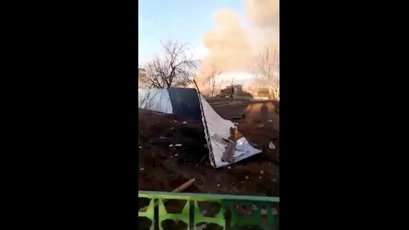 Asap mengepul dari pangkalan udara Engels, selama konflik Rusia-Ukraina, di Engels, Wilayah Saratov, Rusia, Kamis (20/3/2025). (SOCIAL MEDIA/via REUTERS)