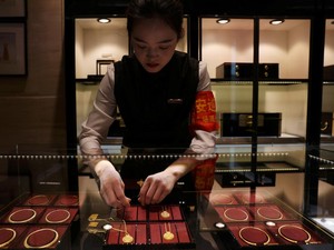 Produksi Emas China Turun, Permintaan Meledak, Harga Terancam Naik