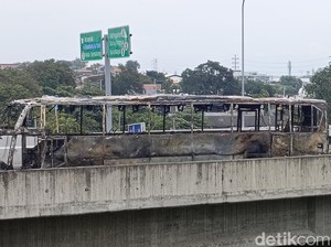 Penampakan Bus PO Haryanto Terbakar di Tol Semarang, Ludes Sisa Kerangka