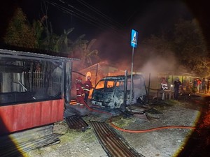 2 Kios-1 Mobil Terbakar di Walenrang Luwu Diduga gegara Korsleting