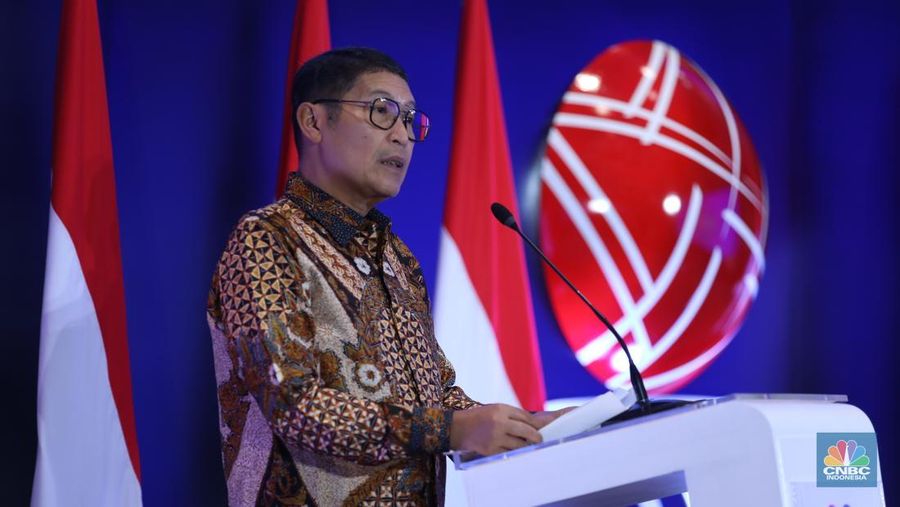 - Kepala Eksekutif Pengawas Pasar Modal OJK, Inarno Djajadi menyampaikan pemapraran dalam acara Capital Market Forum 2025 di Gedung Bursa Efek Indonesia (BEI), Jakarta, Jumat (21/3/2025). (CNBC Indonesia/Tri Susilo)