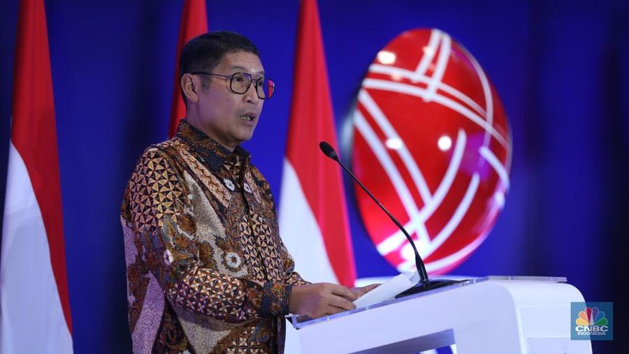 - Kepala Eksekutif Pengawas Pasar Modal OJK, Inarno Djajadi menyampaikan pemapraran dalam acara Capital Market Forum 2025 di Gedung Bursa Efek Indonesia (BEI), Jakarta, Jumat (21/3/2025). (CNBC Indonesia/Tri Susilo)