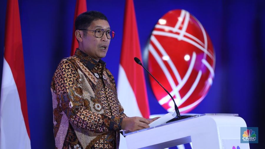 - Kepala Eksekutif Pengawas Pasar Modal OJK, Inarno Djajadi menyampaikan pemapraran dalam acara Capital Market Forum 2025 di Gedung Bursa Efek Indonesia (BEI), Jakarta, Jumat (21/3/2025). (CNBC Indonesia/Tri Susilo)