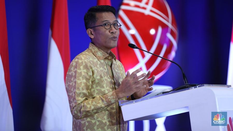 Ketua Komisi XI DPR RI, Mukhamad Misbakhun menyampaikan pemapraran dalam acara Capital Market Forum 2025 di Gedung Bursa Efek Indonesia (BEI), Jakarta, Jumat (21/3/2025). (CNBC Indonesia/Tri Susilo)