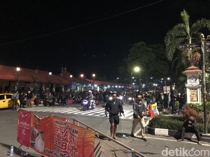 Ricuh Mereda, Massa Demo Tolak UU TNI di DPRD DIY Bubarkan Diri