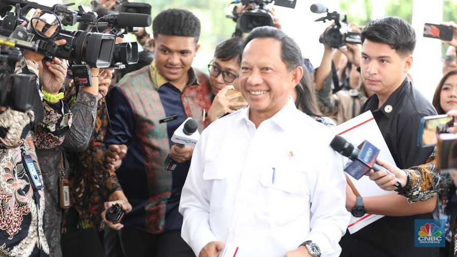 Menteri Dalam Nageri, Tito Karnavian di Istana Negara, Jakarta,Jumat (21/3/2025). (CNBC Indonesia/Tri Susilo)