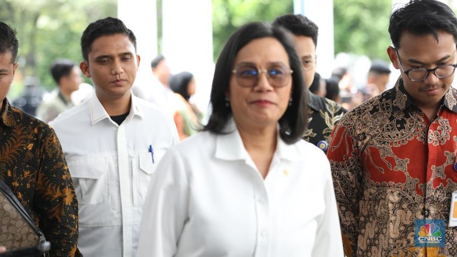 Menteri Keuangan, Sri Mulyani di Istana Negara, Jakarta, Jumat (21/3/2025). (CNBC Indonesia/Tri Susilo)