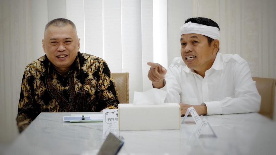 Menteri Perhubungan (Menhub) Dudy Purwagandhi dan Gubernur Jawa Barat Dedi Mulyadi. (Dok. dephub.go.id)