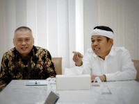 Dedi Mulyadi Bikin Gebrakan Baru, Tukang Becak-Supir Angkot Happy