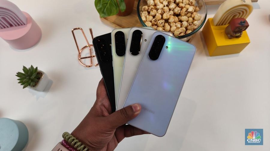 MX Product Marketing Senior Manager Samsung Electronics Indonesia, Verry Octavianus, dalam acara First Look Galaxy A36 5G, Jakarta, Jumat (21/3/2025). (CNBC Indonesia/Novina Putri Besari)
