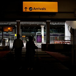 Potret Bandara Lumpuh Total, Ribuan Penumpang Terlantar