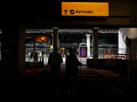 Potret Bandara Lumpuh Total, Ribuan Penumpang Terlantar