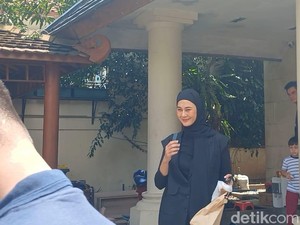 Video Curhat Paula Verhoeven Salat Id Perdana Tanpa Anak-anak: Sangat Berbeda