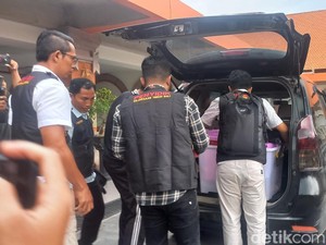 Fakta-fakta Penggeledahan Kantor DPMPTSP Buleleng Setelah Kadis Tersangka