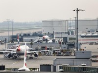 Ratusan Penerbangan Inggris Tiba-Tiba Batal, Jumlah Pesawat Dibatasi
