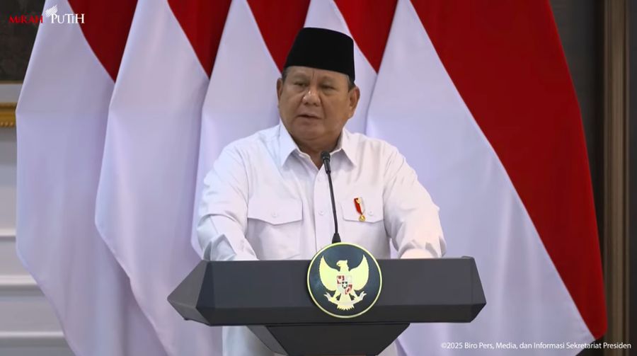 Presiden Prabowo Subianto memberikan sambutan pada Sidang Kabinet Paripurna, Kantor Presiden, Jumat (21/3/2025). (Tangkapan Layar Youtube Sekretariat Presiden)
