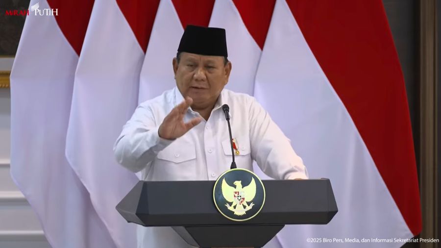 Presiden Prabowo Subianto memberikan sambutan pada Sidang Kabinet Paripurna, Kantor Presiden, Jumat (21/3/2025). (Tangkapan Layar Youtube Sekretariat Presiden)