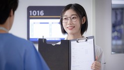 Han Ye Ji Jadi Dokter Muda Brilian di Resident Playbook