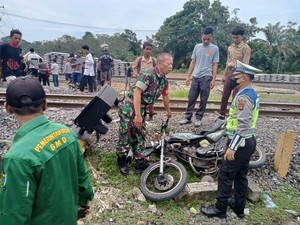 Diduga Terobos Palang Pintu, Pelajar di Muara Enim Tewas Ketabrak KA