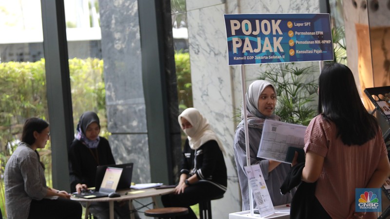 Warga melaporkan SPT tahunan di Pojok Pajak di Treasury Tower, Jakarta, Jumat (21/3/2025). (²©²ÊÍøÕ¾/Muhammad Sabki) Warga melaporkan SPT tahunan di Pojok Pajak di Treasury Tower, Jakarta, Jumat (21/3/2025). (²©²ÊÍøÕ¾/Muhammad Sabki)