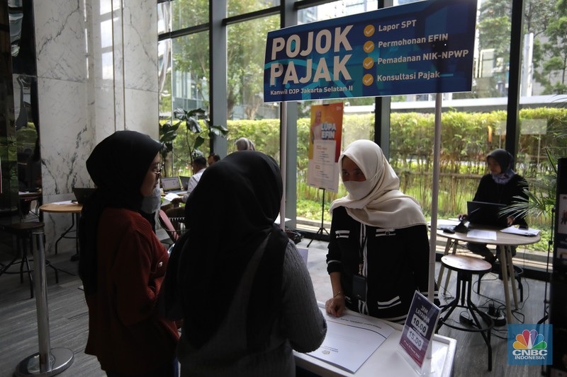 Warga melaporkan SPT tahunan di Pojok Pajak di Treasury Tower, Jakarta, Jumat (21/3/2025). (²©²ÊÍøÕ¾/Muhammad Sabki) Warga melaporkan SPT tahunan di Pojok Pajak di Treasury Tower, Jakarta, Jumat (21/3/2025). (²©²ÊÍøÕ¾/Muhammad Sabki)