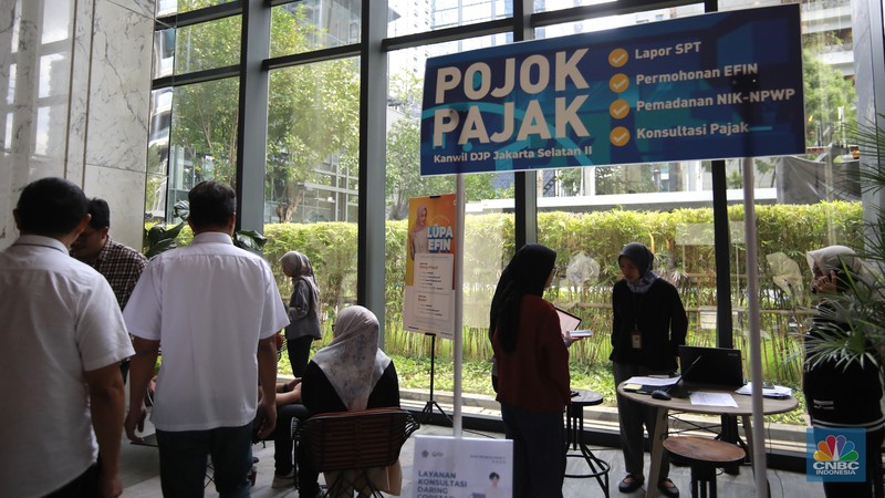 Warga melaporkan SPT tahunan di Pojok Pajak di Treasury Tower, Jakarta, Jumat (21/3/2025). (²©²ÊÍøÕ¾/Muhammad Sabki) Warga melaporkan SPT tahunan di Pojok Pajak di Treasury Tower, Jakarta, Jumat (21/3/2025). (²©²ÊÍøÕ¾/Muhammad Sabki)