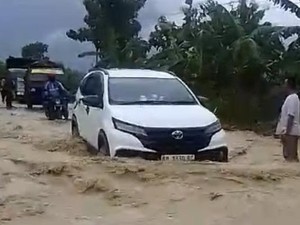 Diguyur Hujan Sejak Siang, Rembang Dikepung Banjir