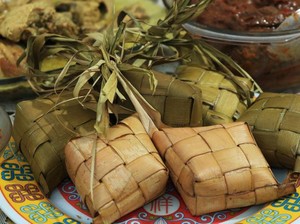 Anti Repot, Begini 4 Teknik Mudah Masak Ketupat Lebaran