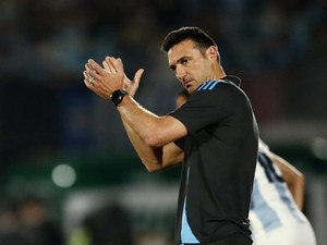 Scaloni Maafkan Raphinha