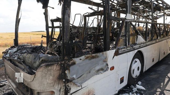 Bus Penumpang Tabrak Truk Bahan Bakar, 76 Orang Tewas Terbakar