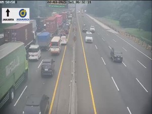 Kecelakaan Truk dengan Truk di Tol Karawang, Lalin Arah Jakarta Padat