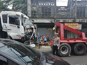 Truk Seruduk Truk di Lamongan, Sopir Diduga Kurang Jaga Jarak
