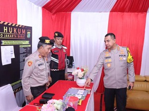 Kapolres Jakbar Cek Pos Pengamanan, Pastikan Kesiapan Hadapi Mudik Lebaran
