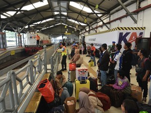 57 Ribu Penumpang Berangkat Mudik Naik Kereta Api dari Daop 8 Surabaya