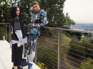 Agnez Mo dan Mantan Desainer Yeezy Berkolaborasi, Rilis Sneakers Akhir 2025