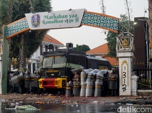 Wagub Emil Buka Suara soal Demo Ricuh di Grahadi