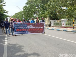 Mahasiswa Demo Tolak UU TNI di NTT, Khawatir Dwifungsi Hidup Lagi