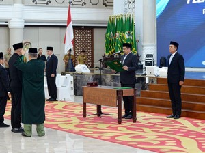 Gubsu Bobby Lantik Kadis Perkimcitaru Medan Jadi Kadisdik Sumut