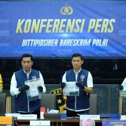 2 WNA China Sebar SMS Kuras Rekening di SCBD Naik Avanza, Ditangkap