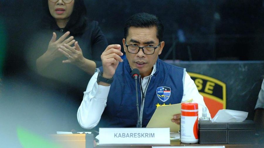 Kabareskrim Polri Komjen Pol Wahyu Widada, dalam konferensi pers penangkapan dua WNA China pelaku kejahatan Fake BTS di Lobby Bareskrim Polri. (Dok Ist Bareskrim Polri)
