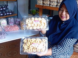 Kue Kering Jadul Jadi Pilihan Oleh-oleh Saat Mudik di Blitar